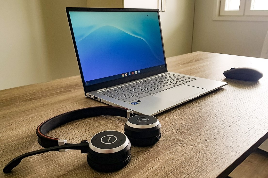 A laptop and headphones